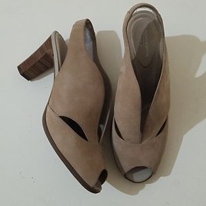 Rockport total motion tan suade shoes
